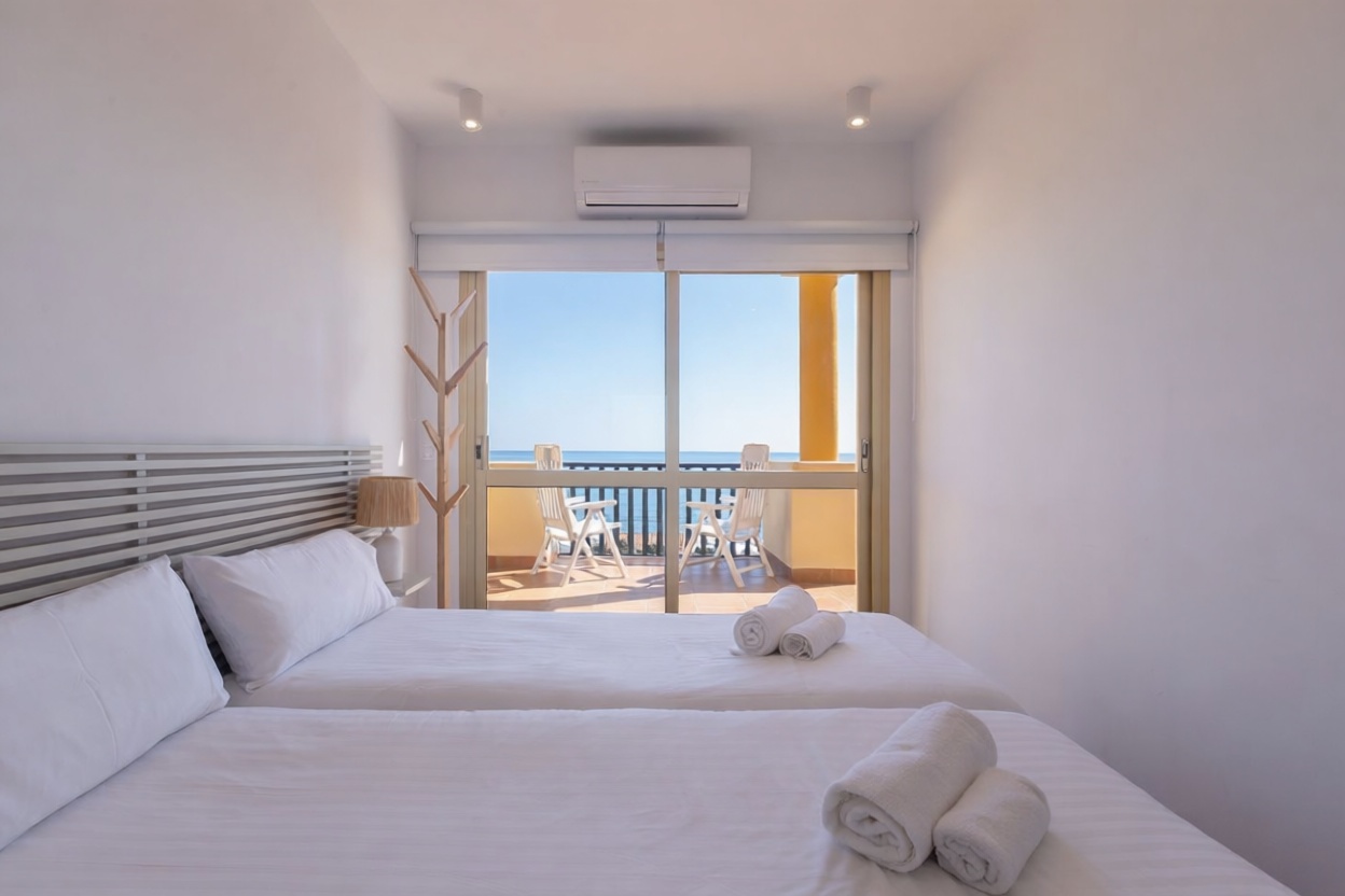 Мансарда на продажу на первой линии моря в Marbella — Спальня