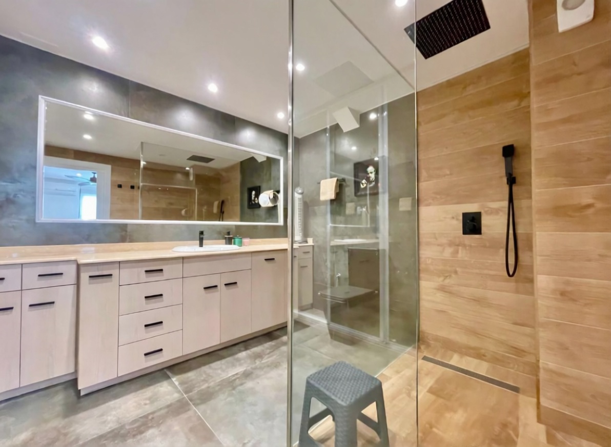 Ático en primera línea de mar en Benidorm — Baño