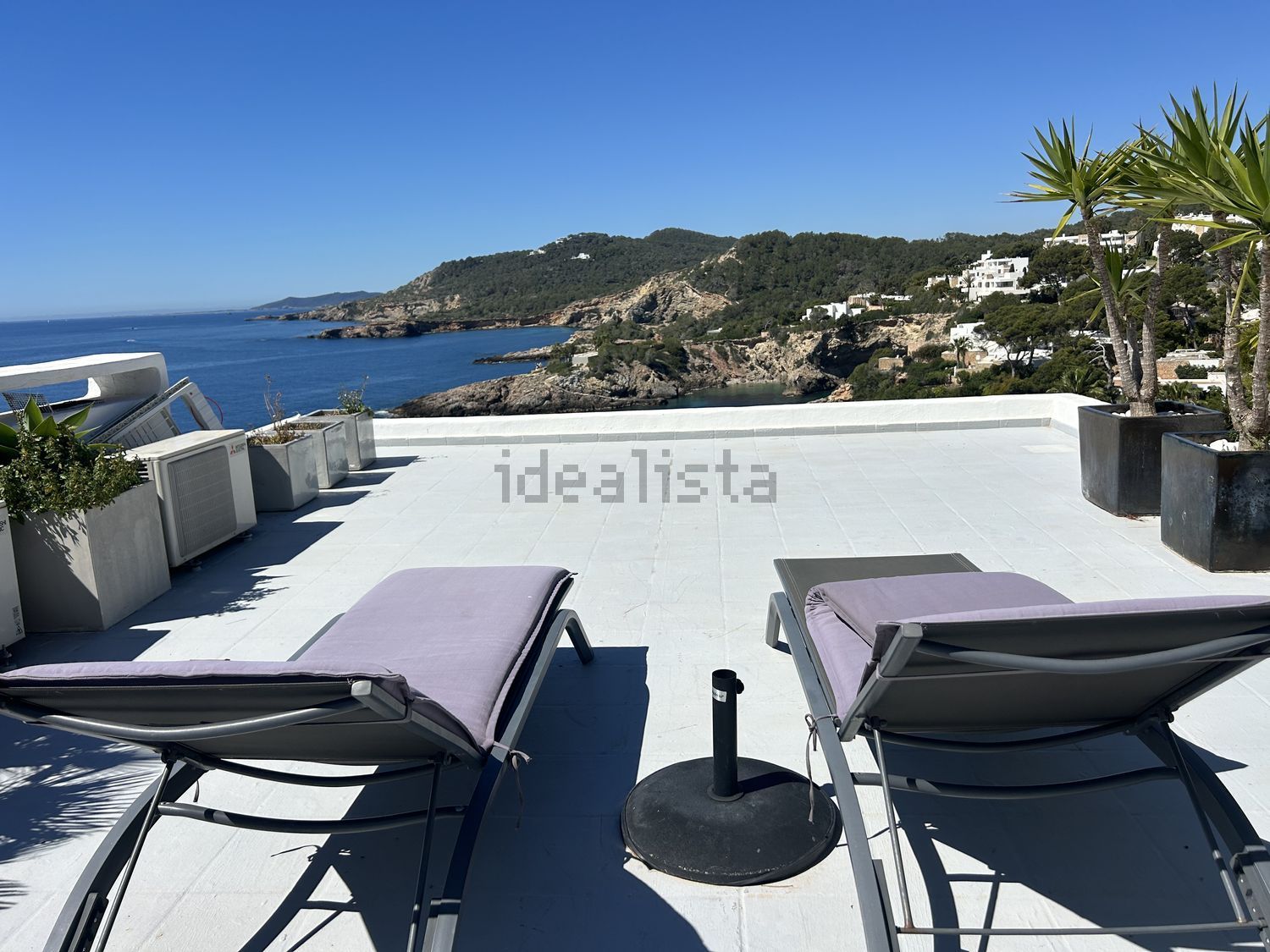 Chalet with direct beach access in Santa Eulalia del Río — Discard