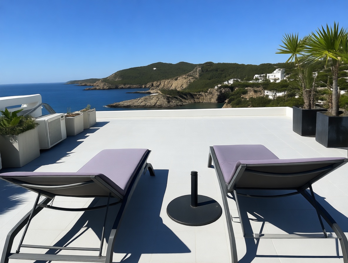 Шале на продажу с прямым выходом на пляж в Santa Eulalia del Río — Морская терраса