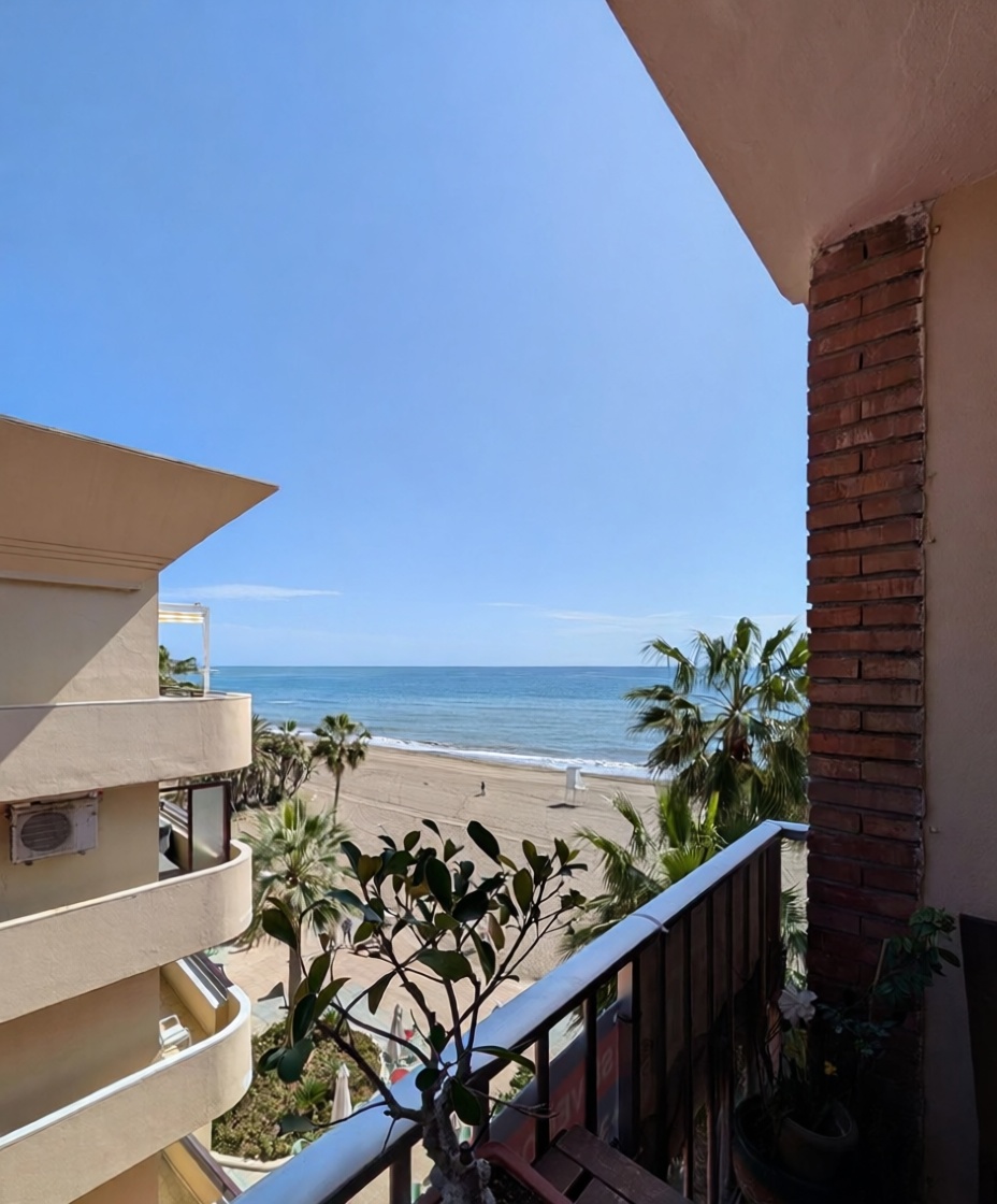 Apartamento à venda pé na areia em Estepona