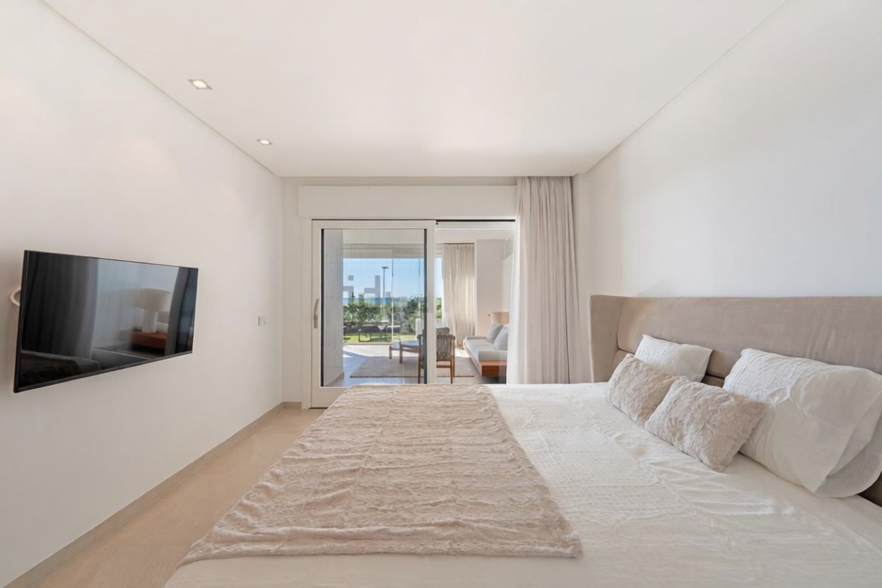 Apartamento à venda pé na areia em Estepona — Quarto