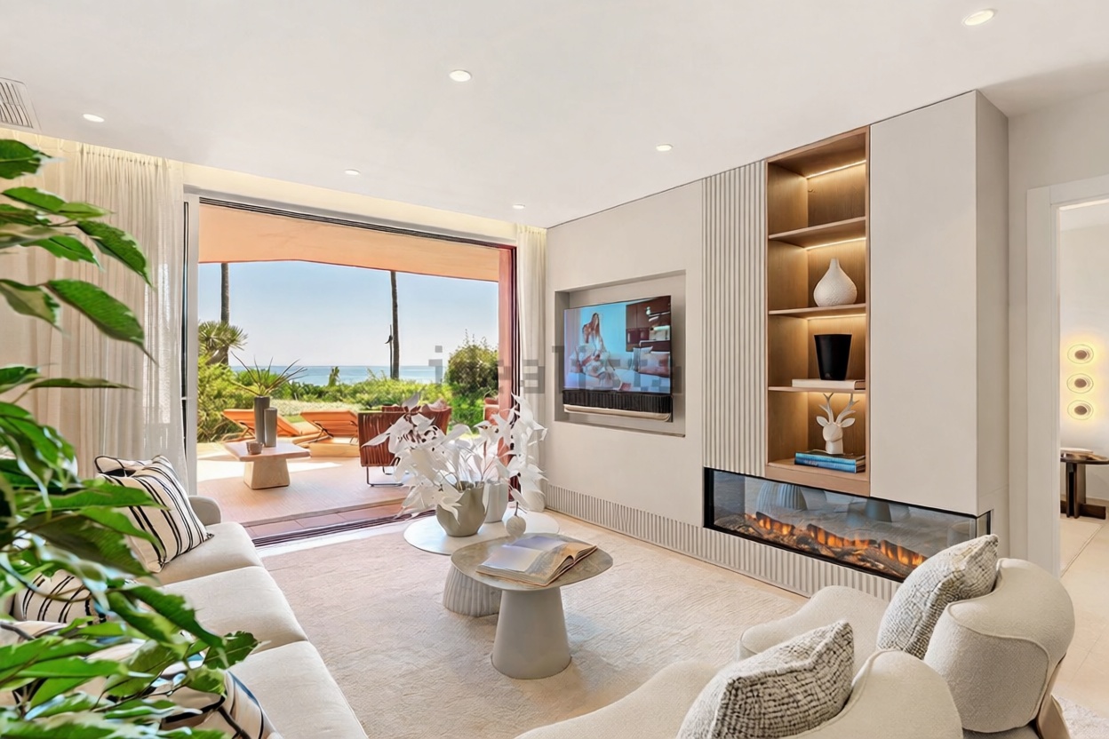 Piso en venta en primera línea de playa en Estepona — Salón