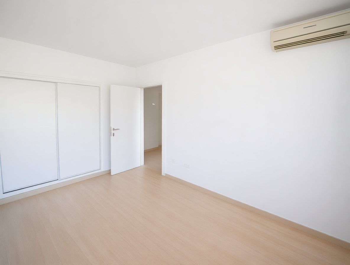 Piso en venta en primera línea de playa en Fuengirola — Dormitorio