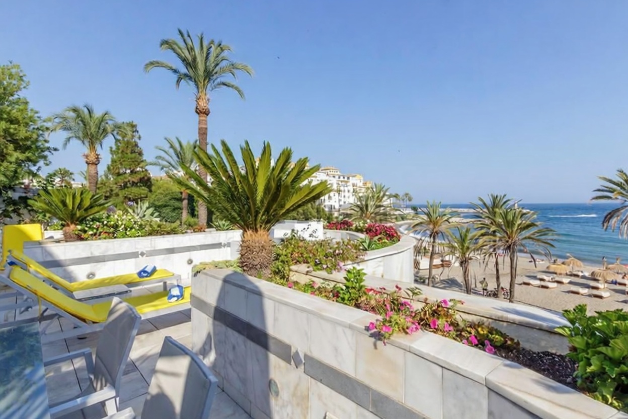 Piso en venta en primera línea de playa en Marbella