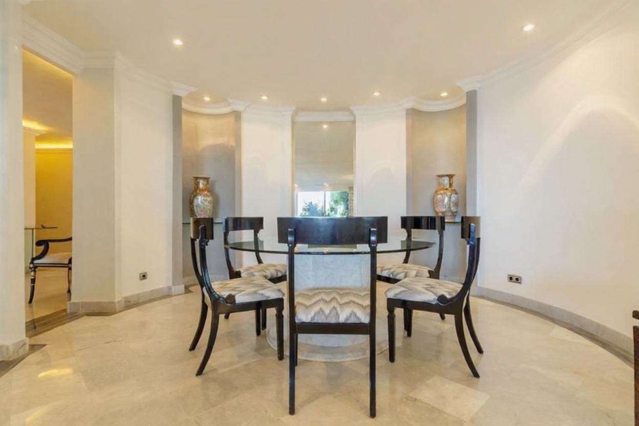 Flat for sale frontline beach in Marbella — Kitchen