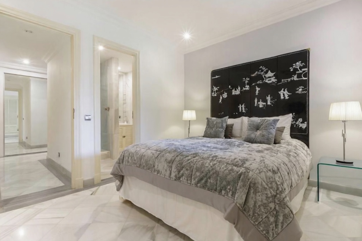 Flat for sale frontline beach in Marbella — Bathroom