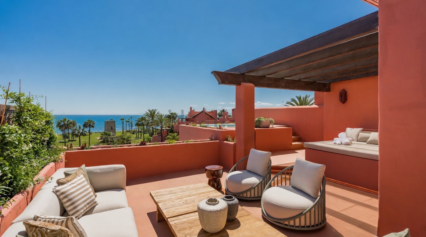 Ático à venda em primeira linha de mar em Estepona