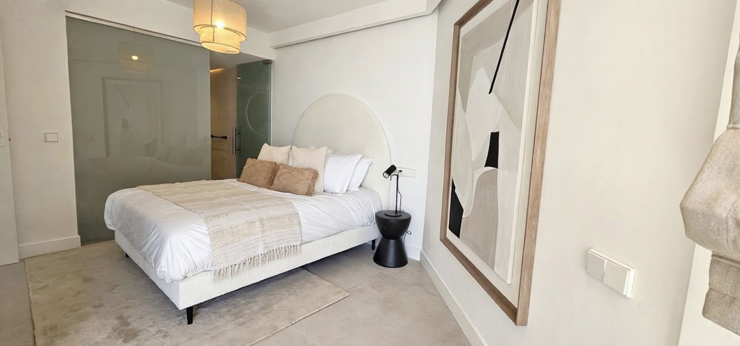Квартира на продажу на первой линии пляжа в Marbella — Спальня