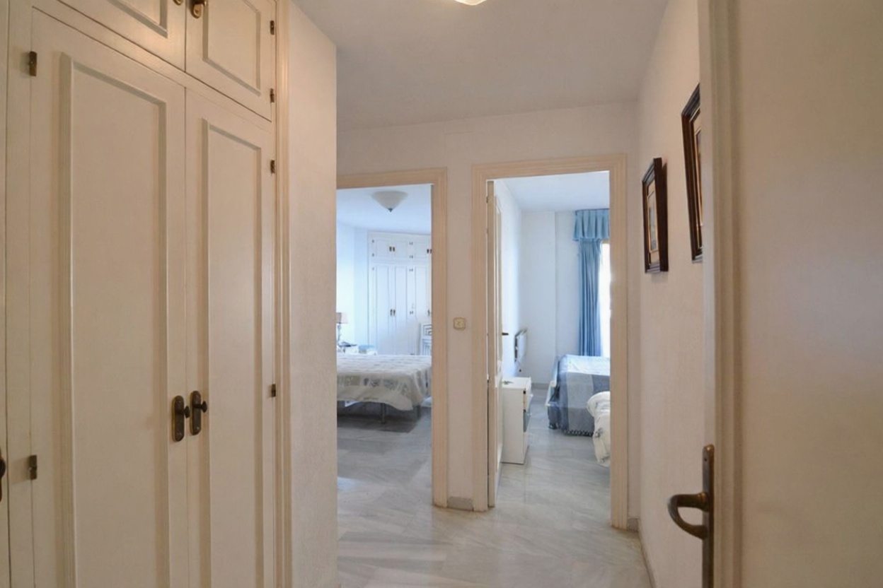 Piso en venta en primera línea de playa en Fuengirola — Dormitorio