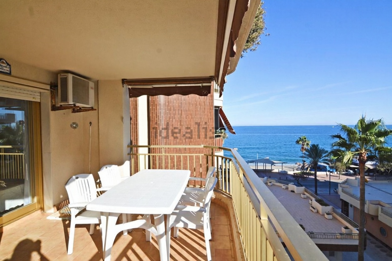 Apartamento em primeira linha de praia em Fuengirola — Terraço mar