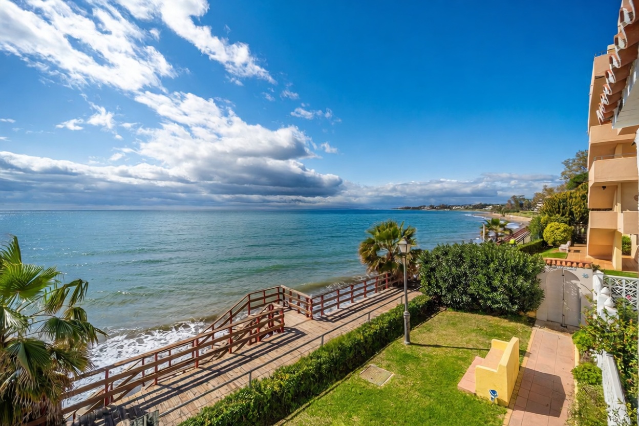 Chalet avec accès direct à la plage à Estepona — Vue mer