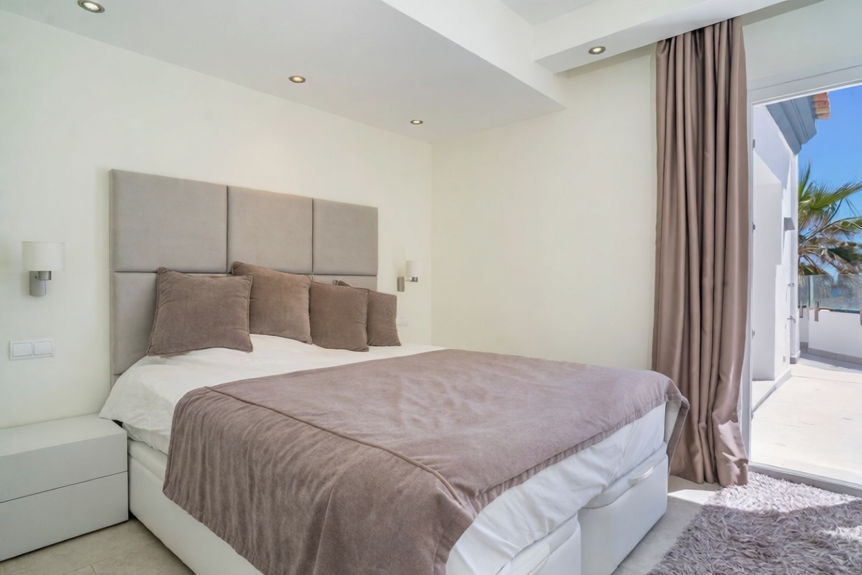 Ático en venta en primera línea de mar en Estepona — Cocina