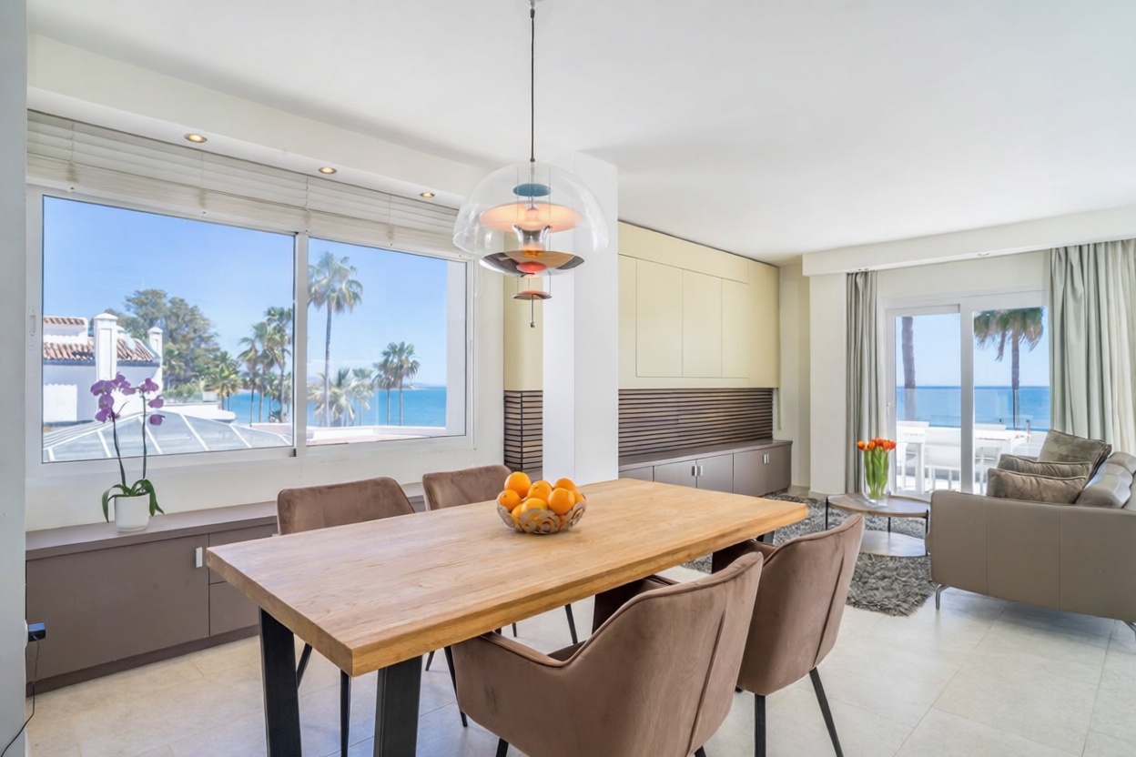 Ático en venta en primera línea de mar en Estepona — Baño