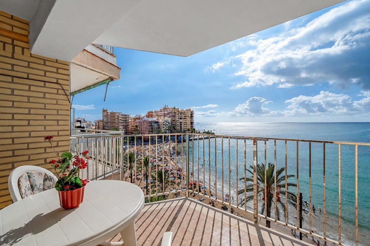Квартира на продажу на первой линии пляжа в Torrevieja