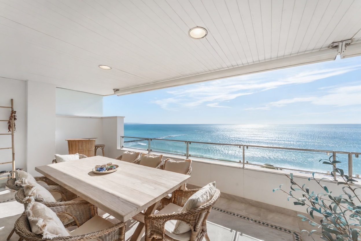 Piso en venta en primera línea de playa en Palma de Mallorca — Terraza mar