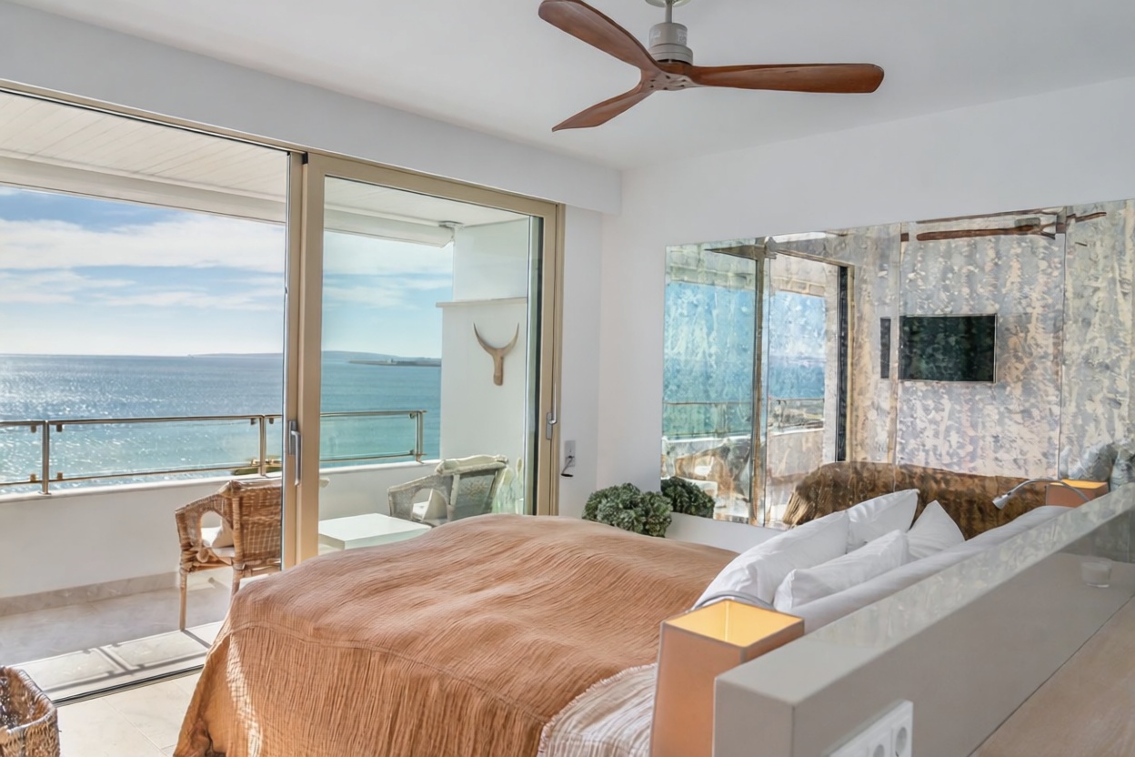 Piso en venta en primera línea de playa en Palma de Mallorca — Dormitorio