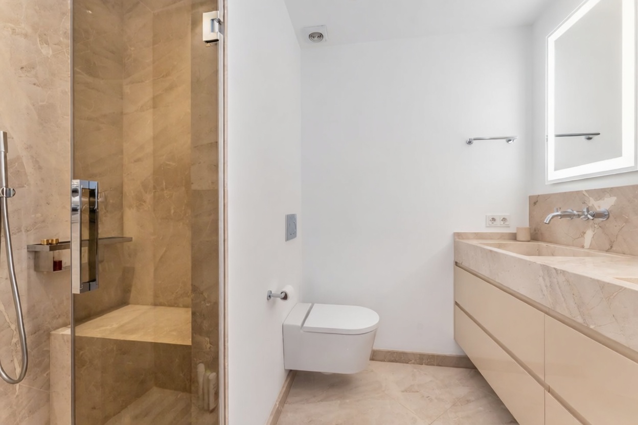 Piso en venta en primera línea de playa en Palma de Mallorca — Dormitorio
