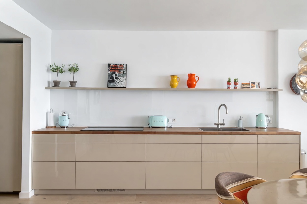 Piso en venta en primera línea de playa en Palma de Mallorca — Cocina