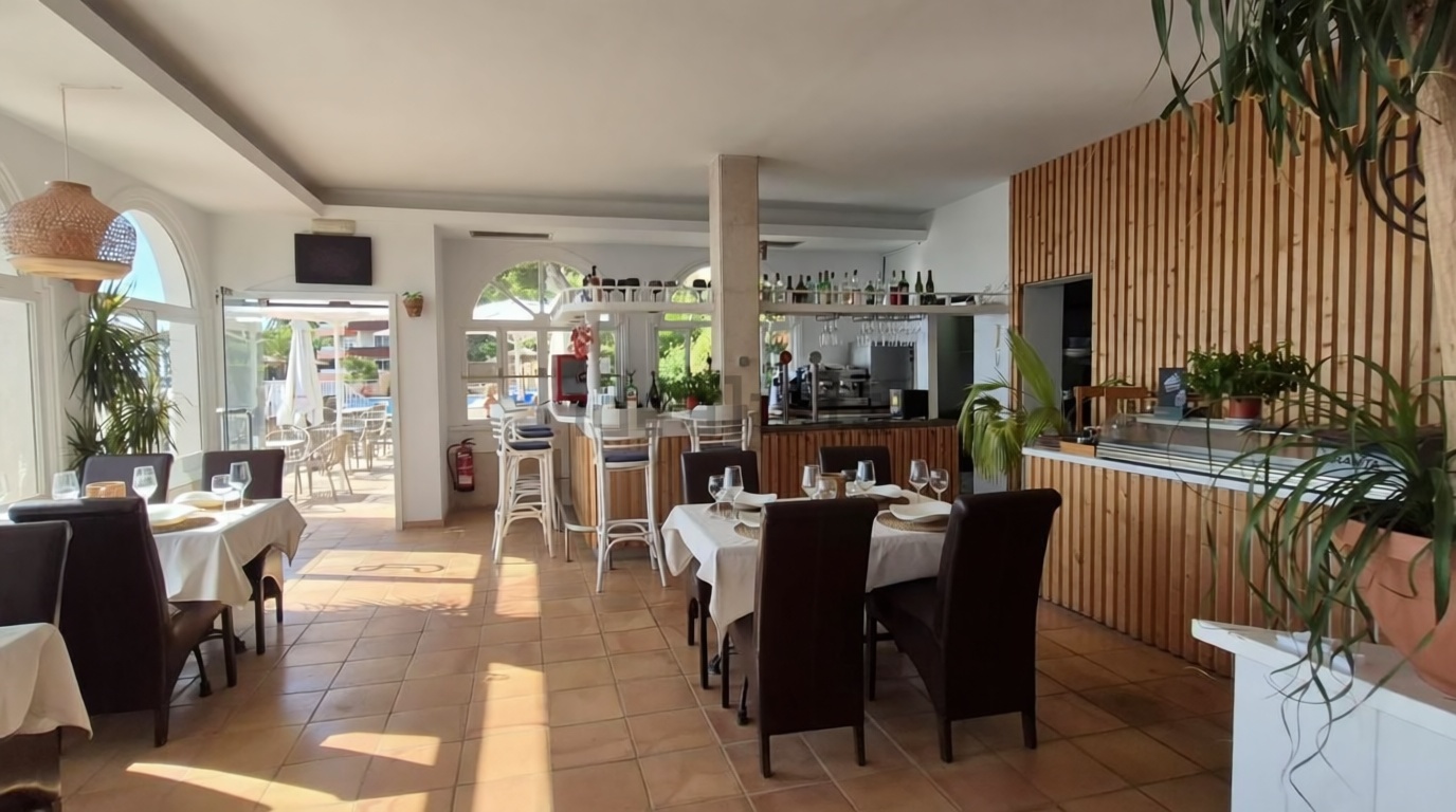 Wohnung zum Verkauf in direkter Strandlage in Calvià — Esszimmer