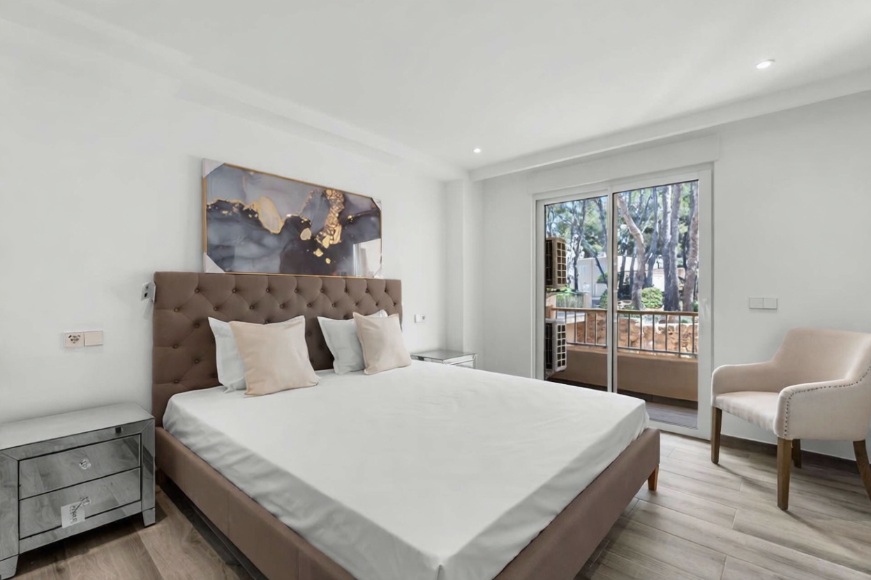 Piso en venta en primera línea de playa en Calvià — Dormitorio