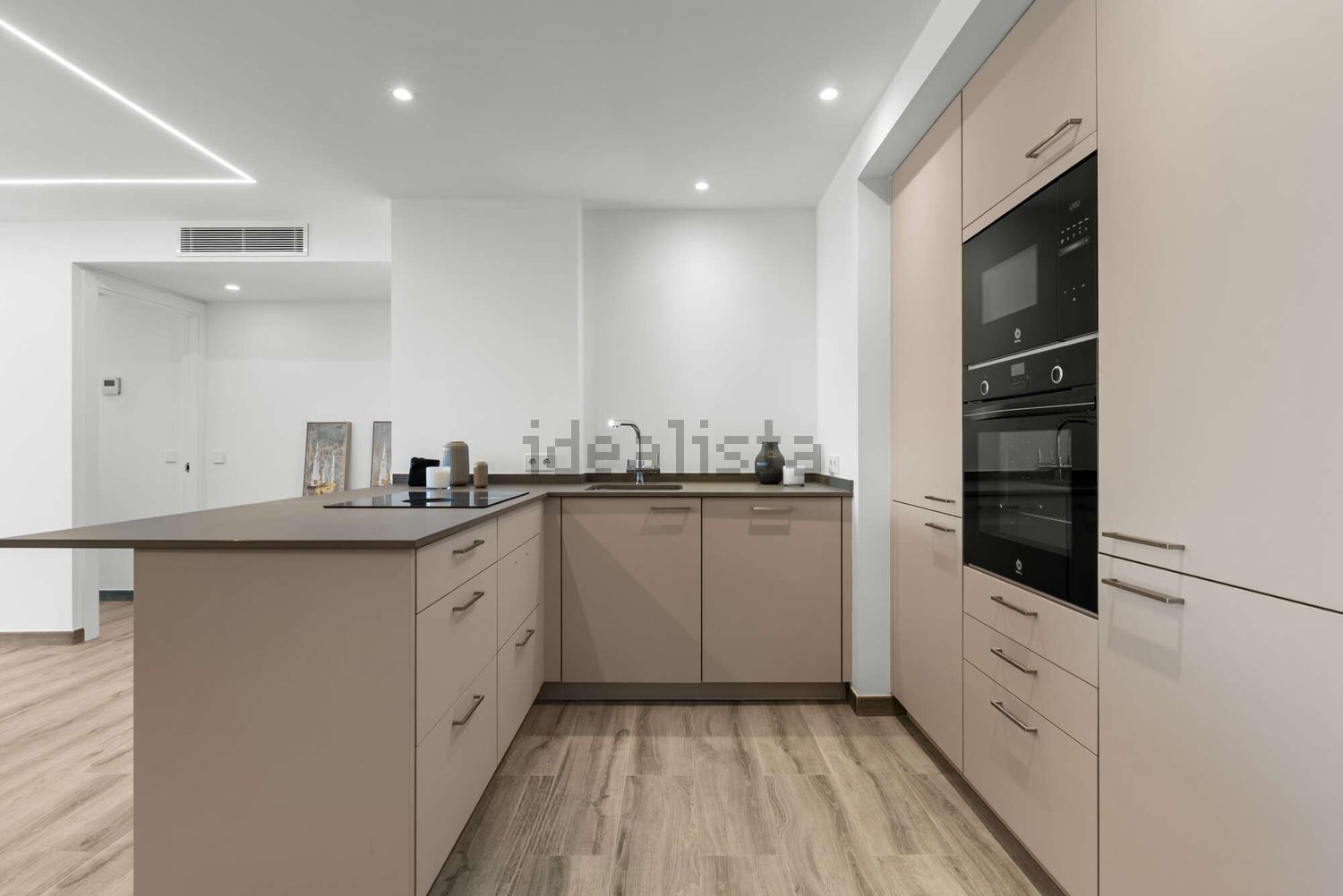 Beachfront flat in Calvià — Kitchen