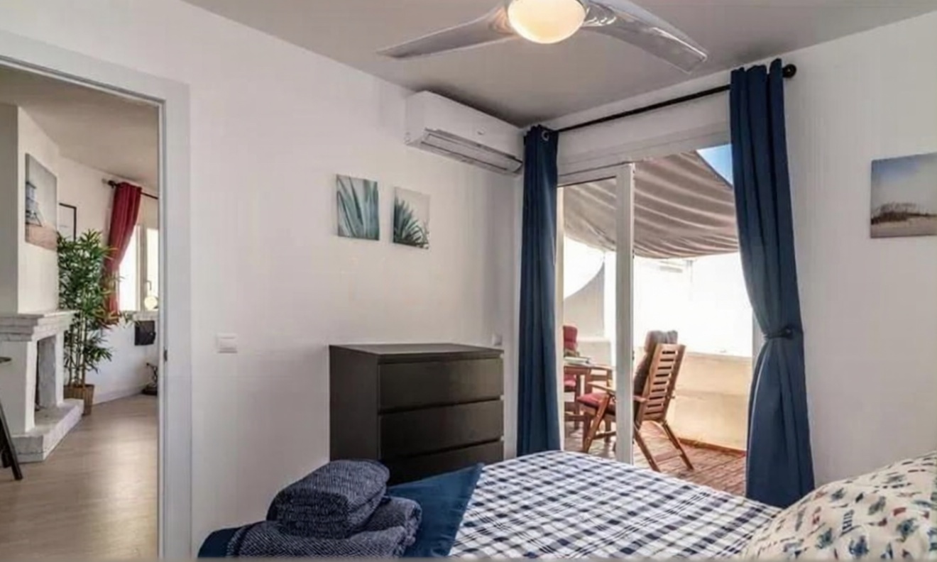 Flat for sale frontline beach in Benalmádena