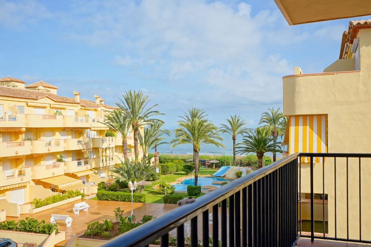 Piso en venta en primera línea de playa en Dénia