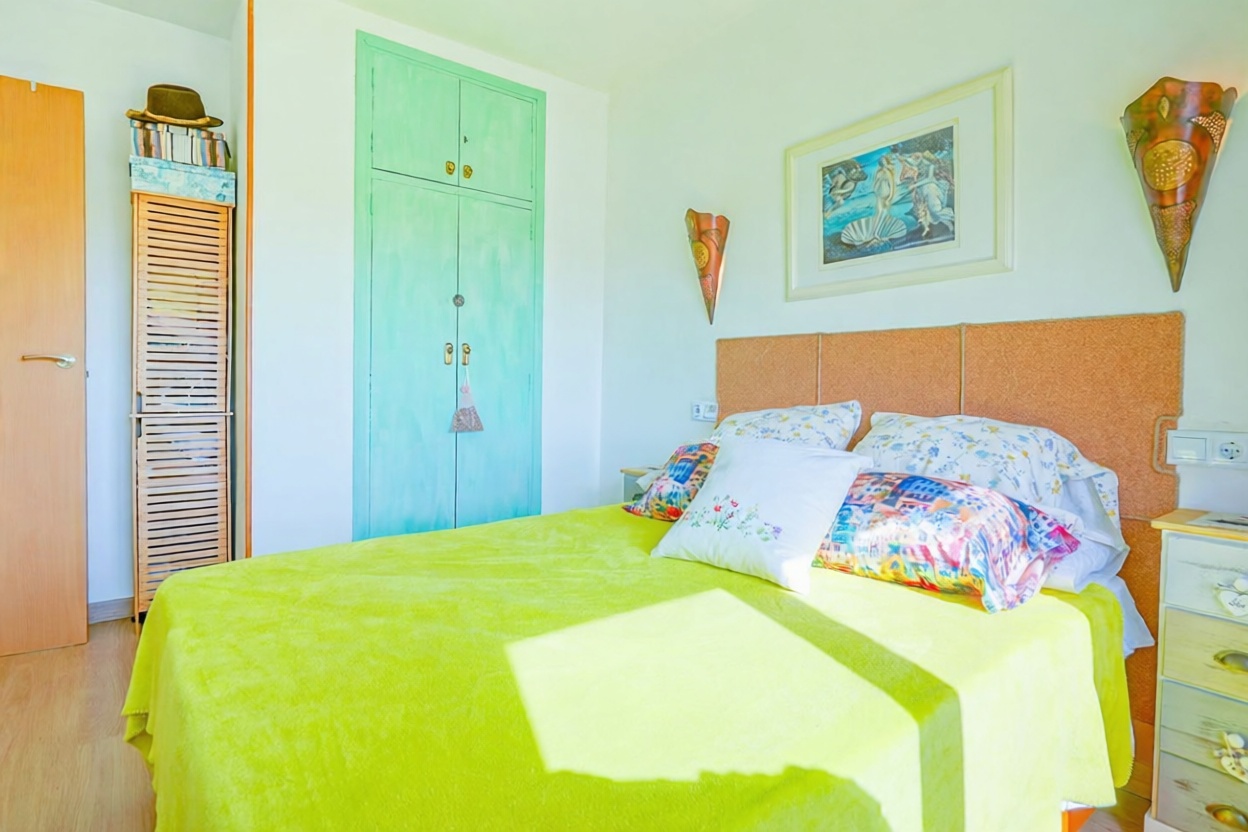 Flat for sale frontline beach in Denia — Bedroom
