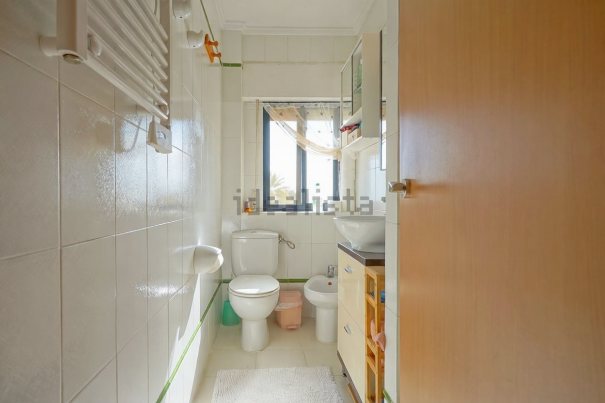 Flat for sale frontline beach in Denia — Bathroom
