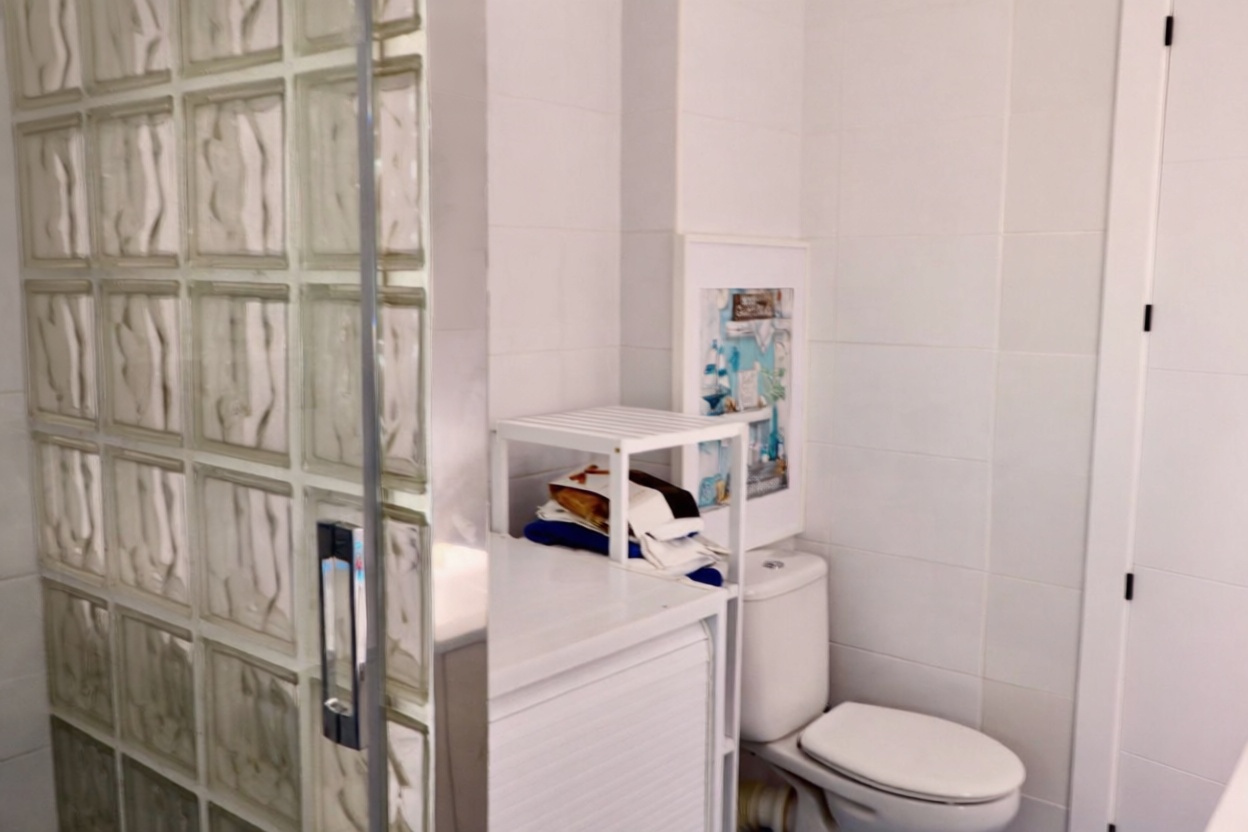 Wohnung zum Verkauf in direkter Strandlage in Altea — Bad