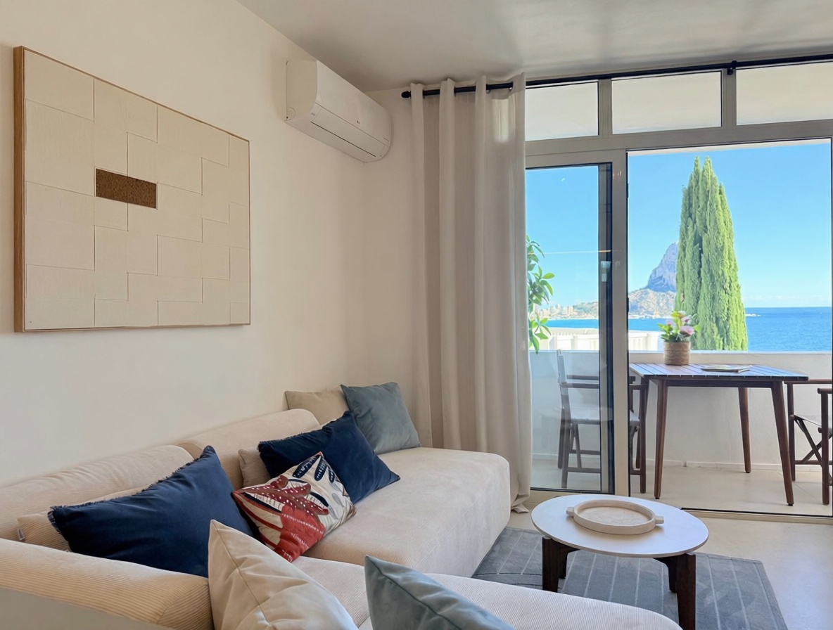 Duplexwohnung zum Verkauf in direkter Strandlage in Calpe — Wohnzimmer