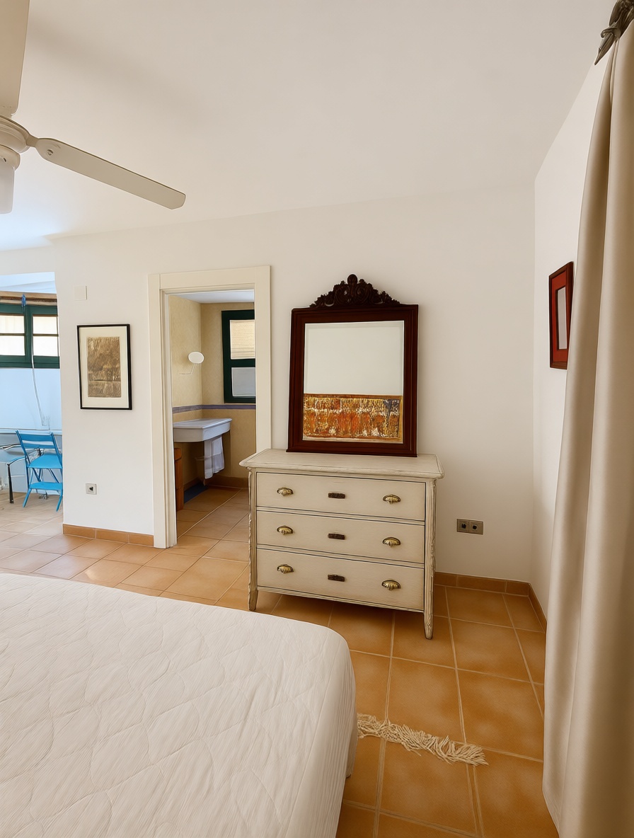 Piso en venta en primera línea de playa en Altea — Dormitorio