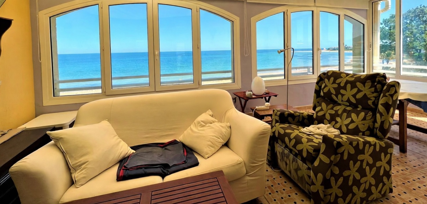 Ático en venta en primera línea de mar en Dénia — Salón