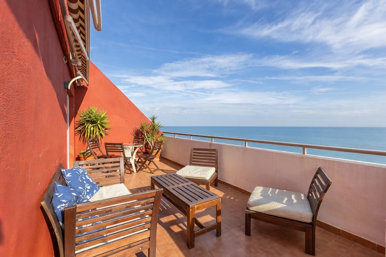 Dachgeschosswohnung zum Verkauf in erster Meereslinie in Gandia — Meerterrasse
