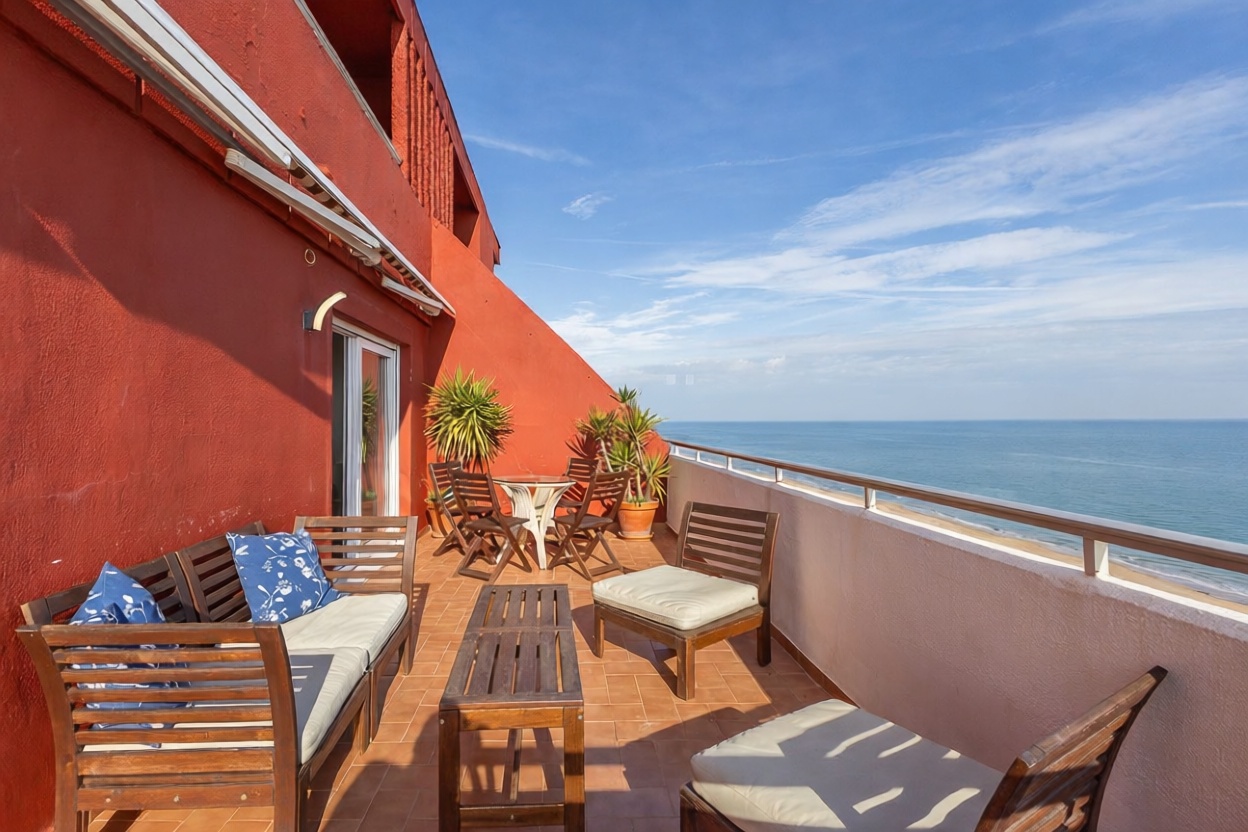 Dachgeschosswohnung zum Verkauf in erster Meereslinie in Gandia — Meerblick