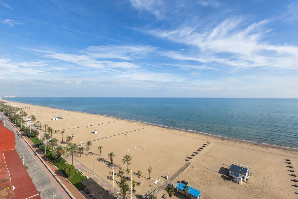 Dachgeschosswohnung zum Verkauf in erster Meereslinie in Gandia — Meerterrasse