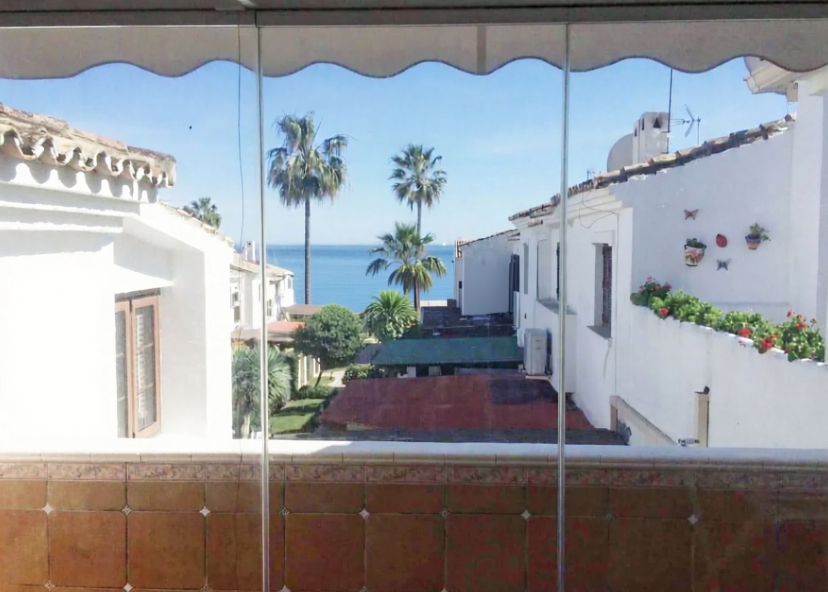 Chalet con acceso directo a playa en Estepona