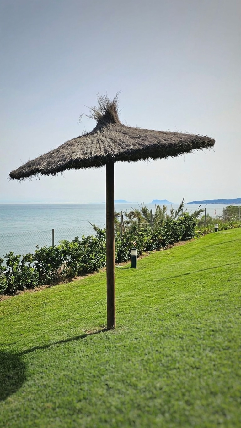 Chalet con acceso directo a playa en Estepona — Vista mar
