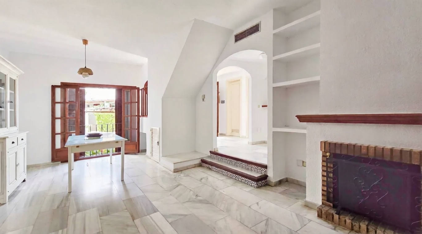 Chalet con acceso directo a playa en Estepona — Salón