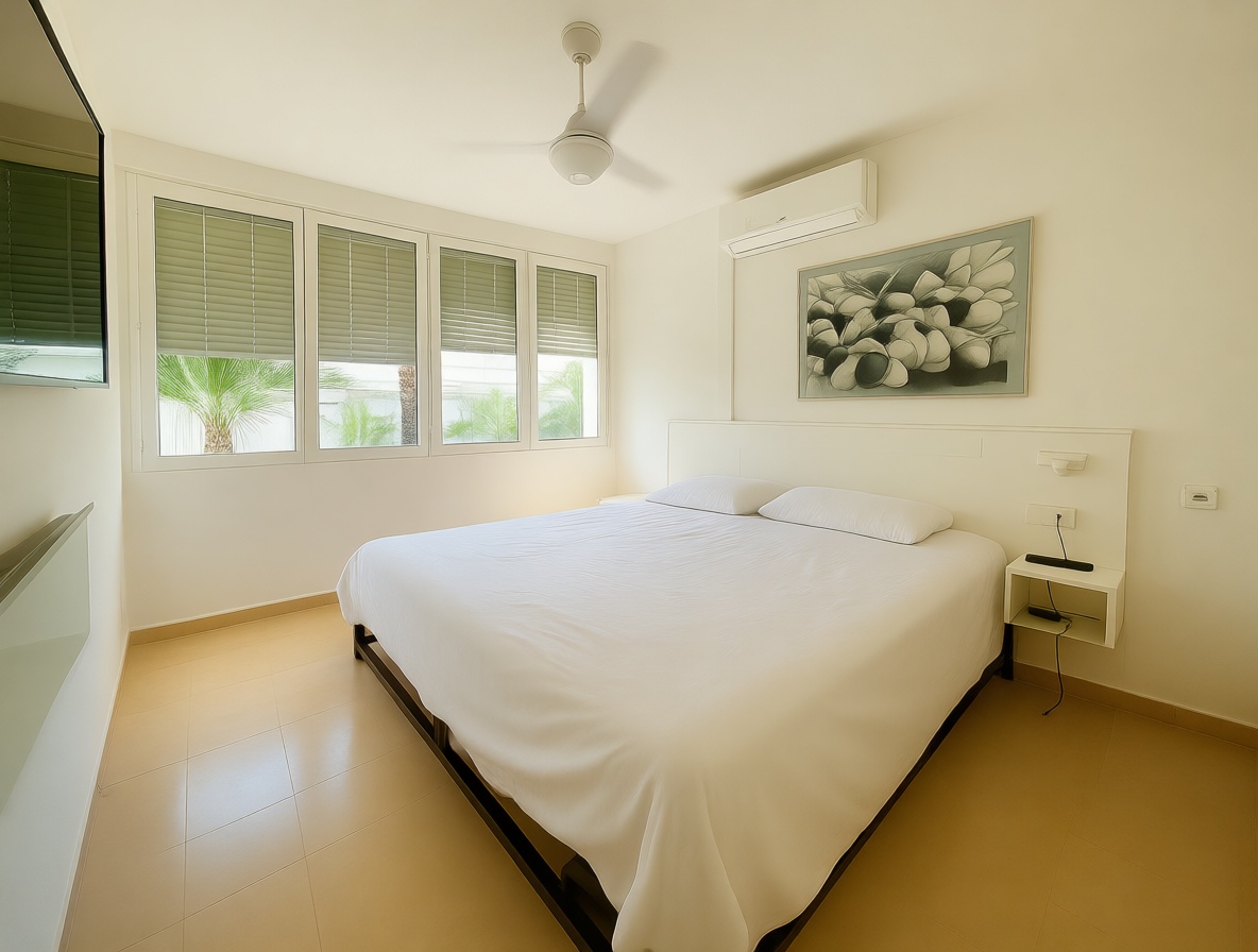 Beachfront flat in La Manga del Mar Menor — Bedroom
