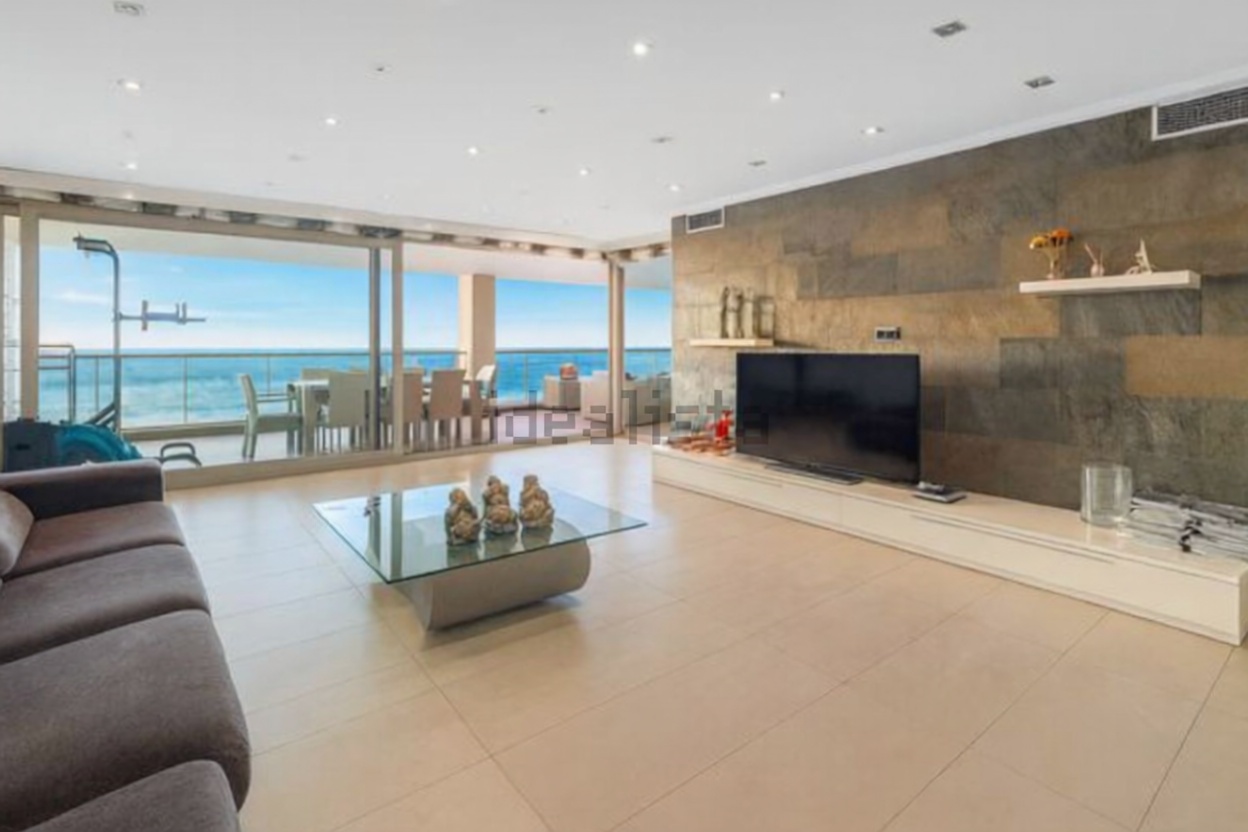 Beachfront flat in Altea — Living room