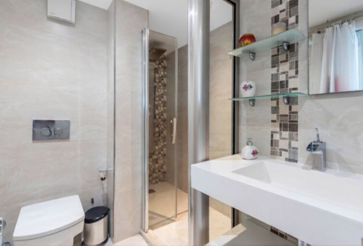 Beachfront flat in Altea — Bathroom