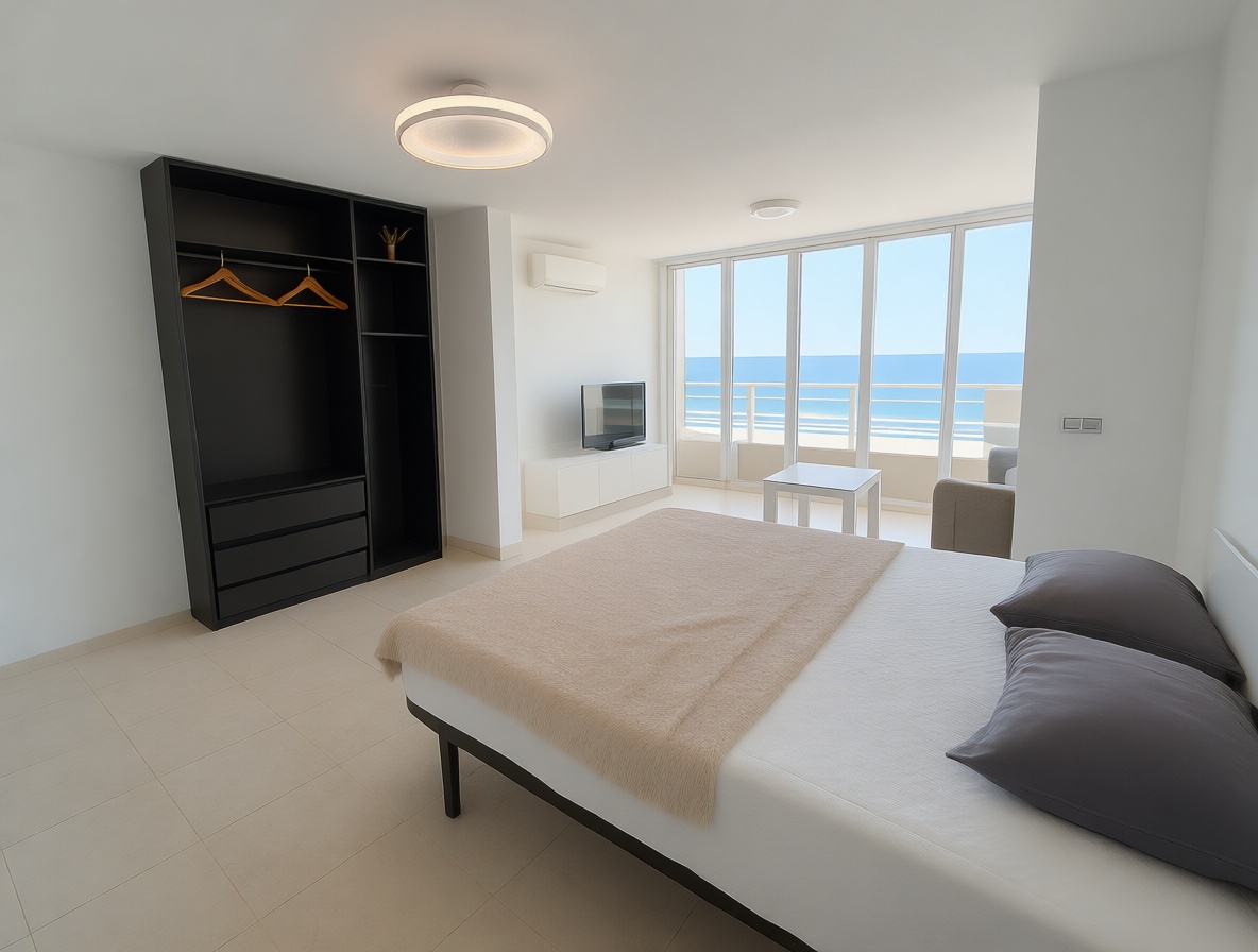 Piso en primera línea de playa en Benidorm — Dormitorio