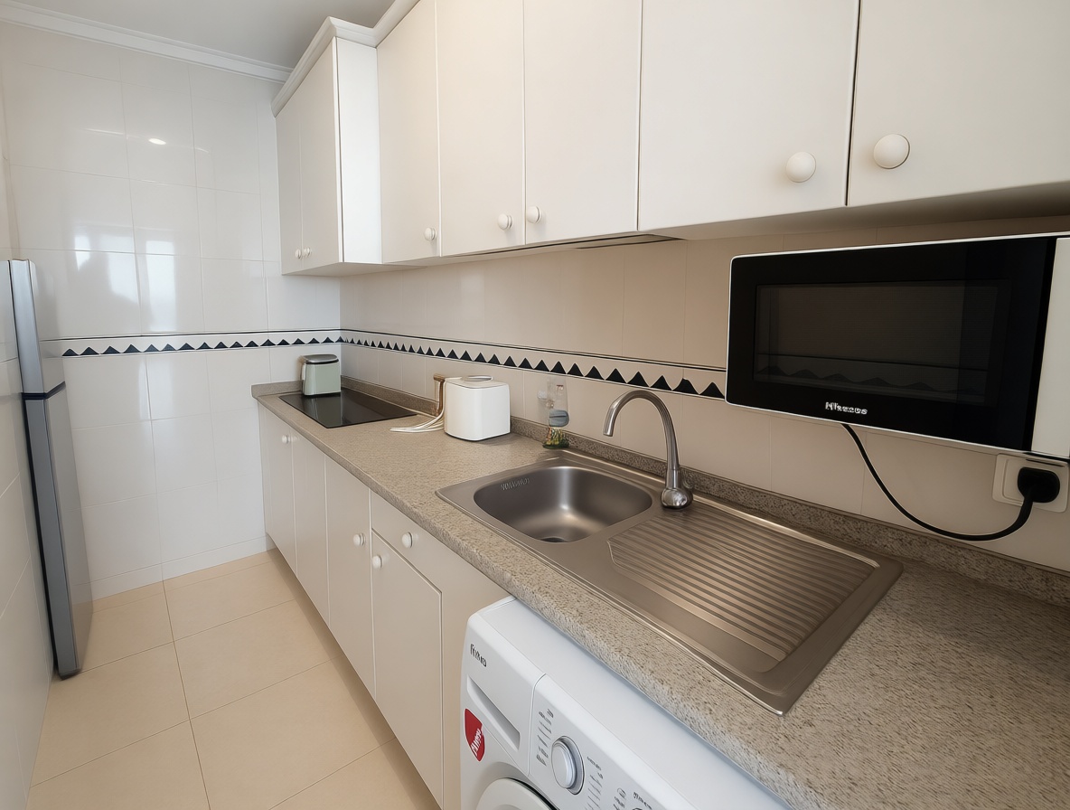 Piso en primera línea de playa en Benidorm — Cocina