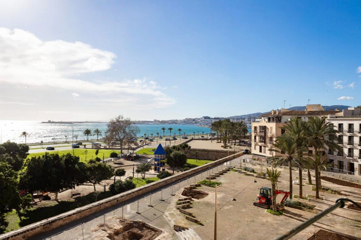 Beachfront flat in Palma de Mallorca — Sea view