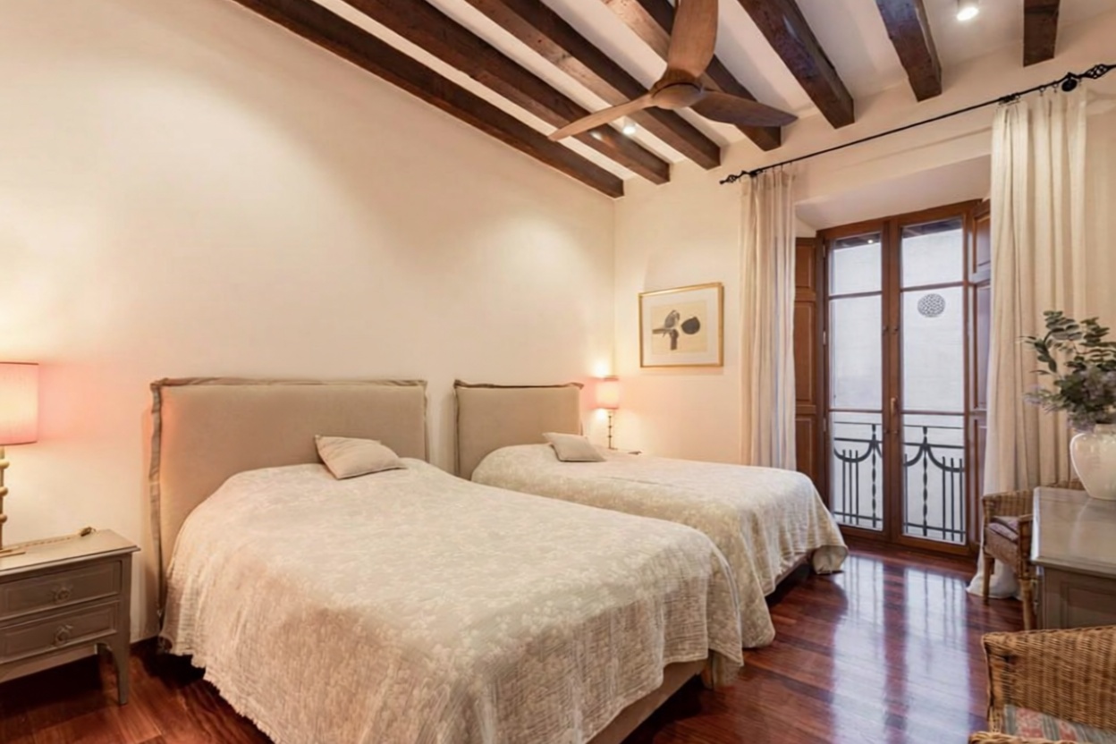 Beachfront flat in Palma de Mallorca — Bedroom