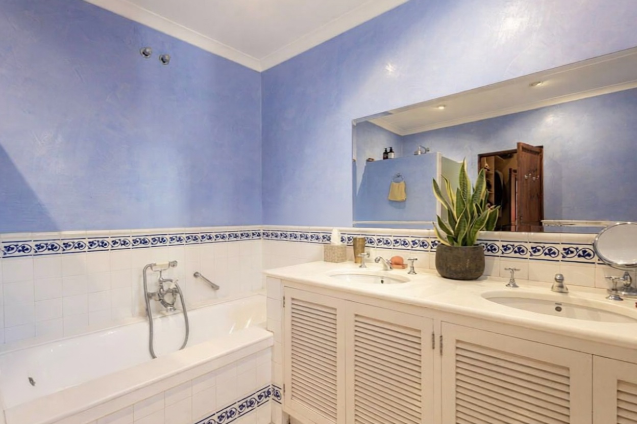 Beachfront flat in Palma de Mallorca — Bathroom