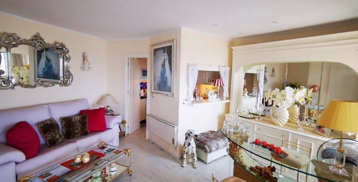 Ático en primera línea de mar en Torrox — Salón