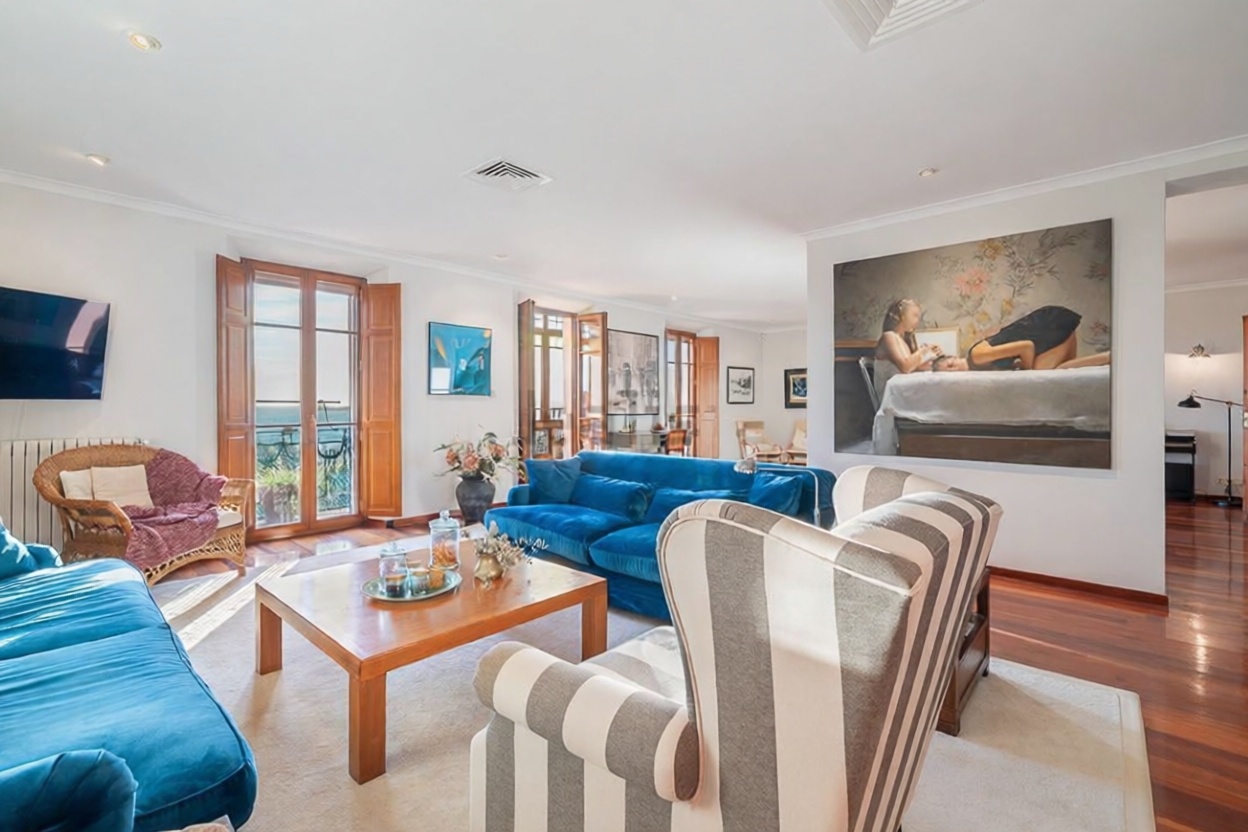 Flat for sale frontline beach in Antigua — Living room
